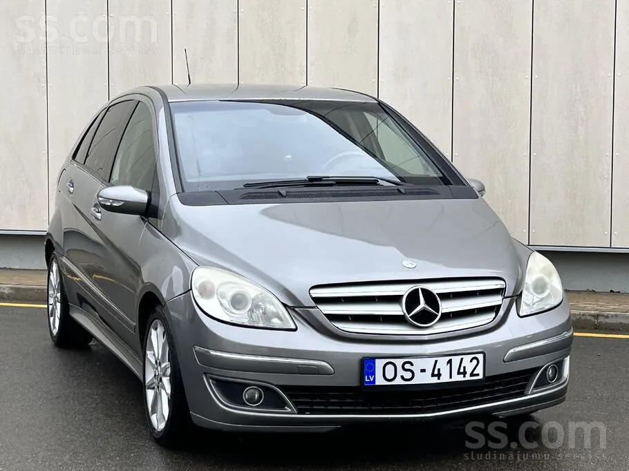 Mercedes-Benz B180