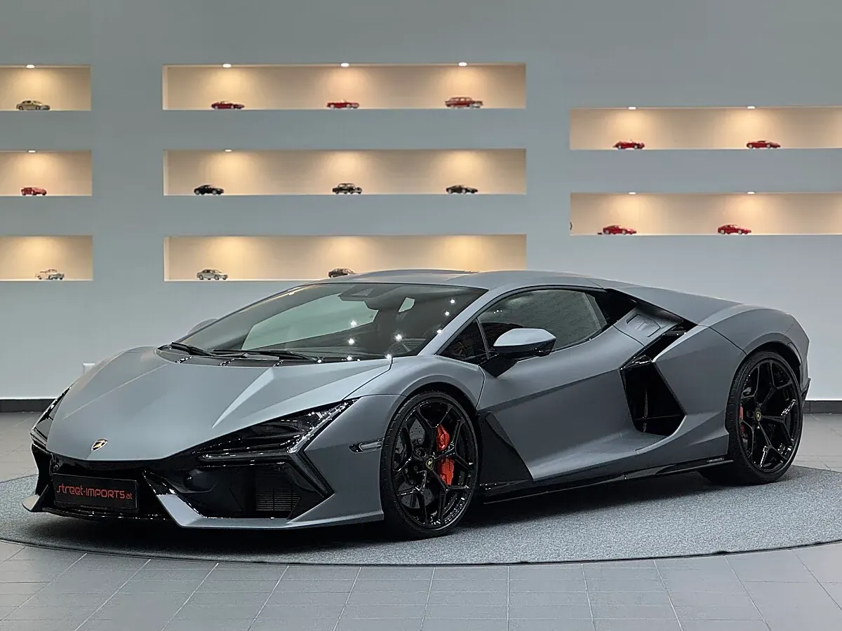 Lamborghini Revuelto