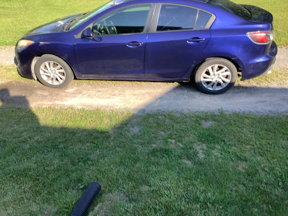 Mazda 3 2012 photo 3
