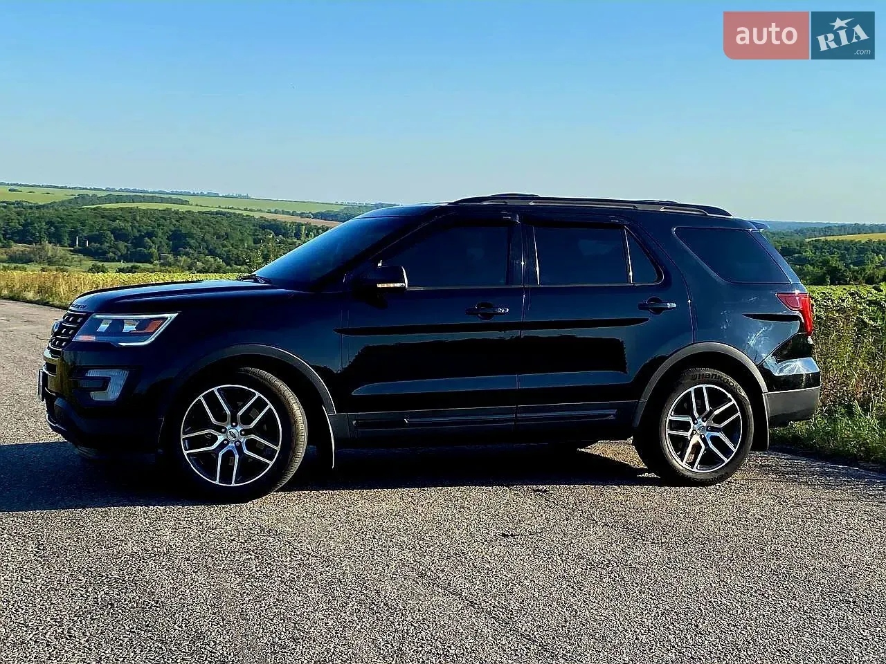 Ford Explorer 2015 photo 2