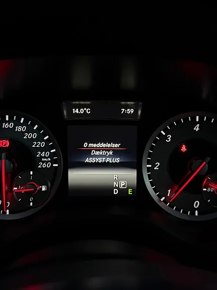 Mercedes-Benz A180 D 2015 photo 4