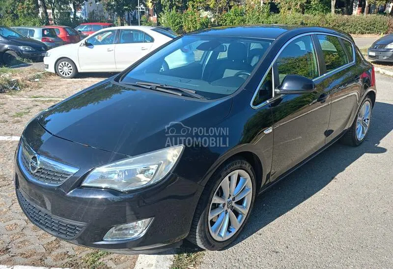 Opel Astra J 2010 photo 2