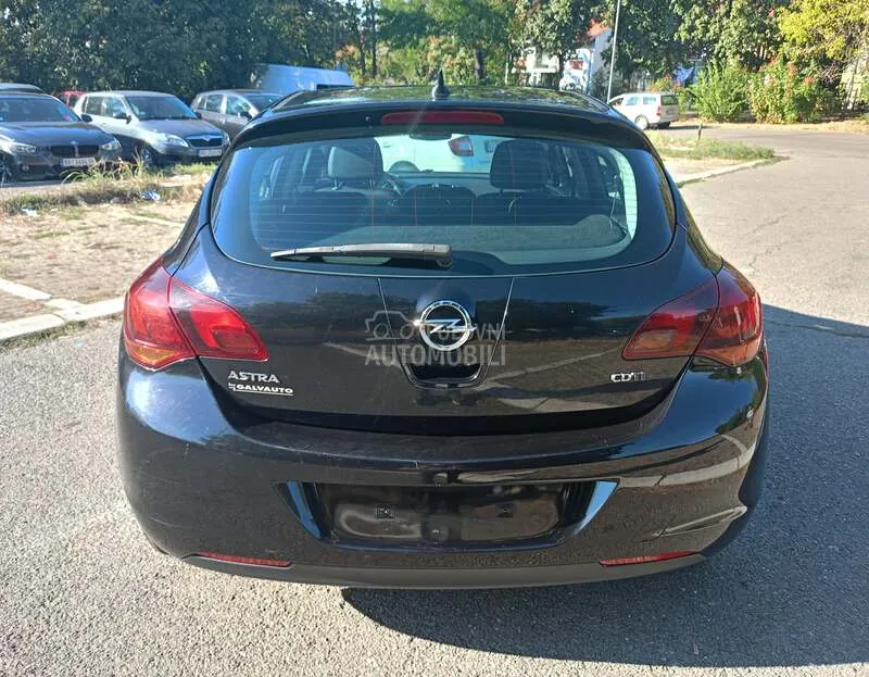 Opel Astra J 2010 photo 4