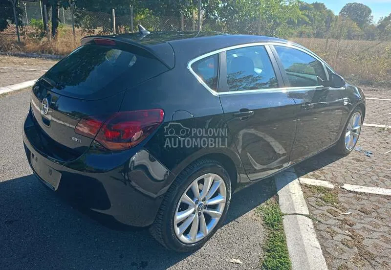 Opel Astra J 2010 photo 5