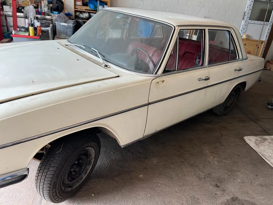 Mercedes-Benz W114