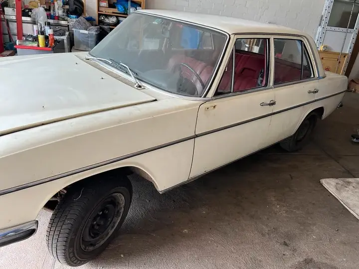 Mercedes-Benz W114