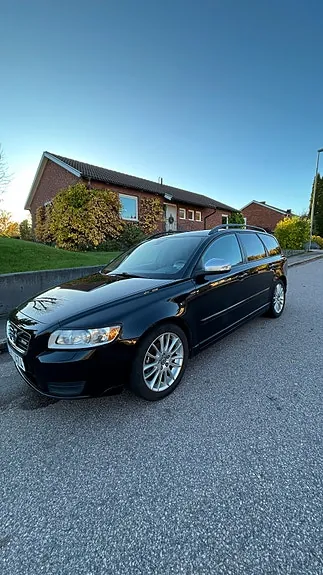 Volvo V50 2011 photo 2