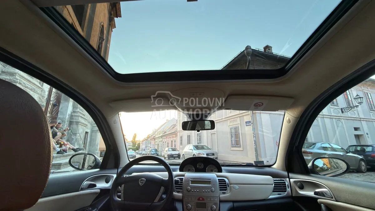 Lancia Ypsilon