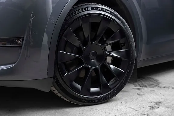 Tesla Model Y 2022 photo 3