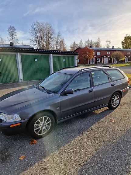 Volvo V40 2004 photo 2