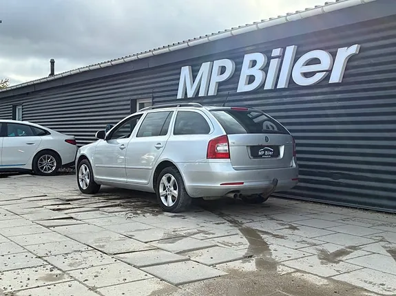 Skoda Octavia 2011 photo 3