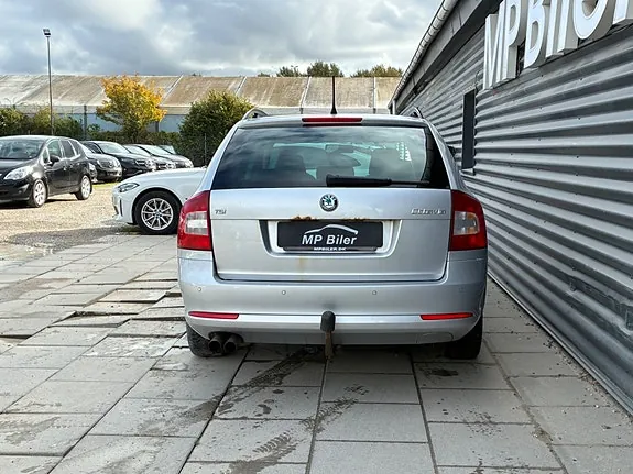 Skoda Octavia 2011 photo 4