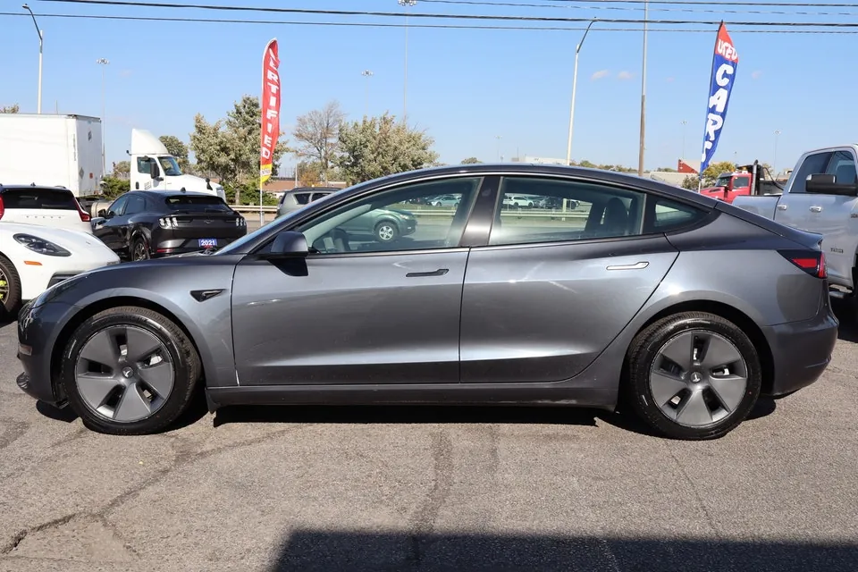 Tesla Model 3 2023 photo 4
