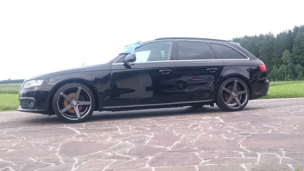 Audi A4 2010 photo 2