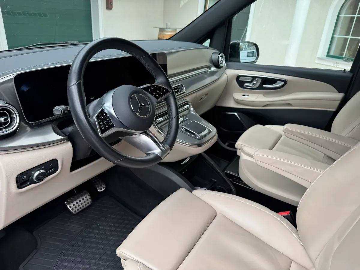 Mercedes-Benz V-Class 2024 photo 3