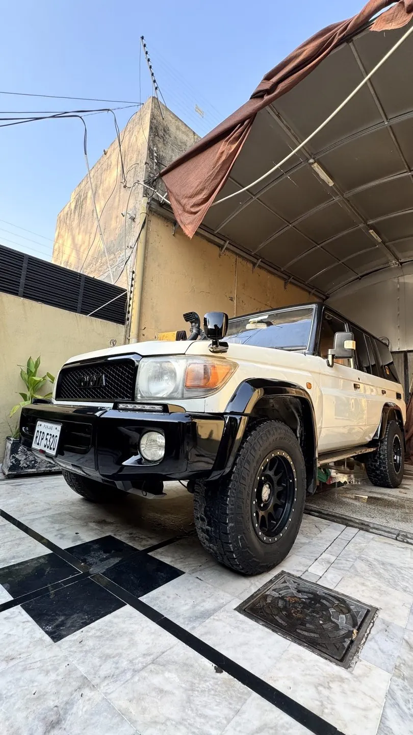 Toyota Land Cruiser