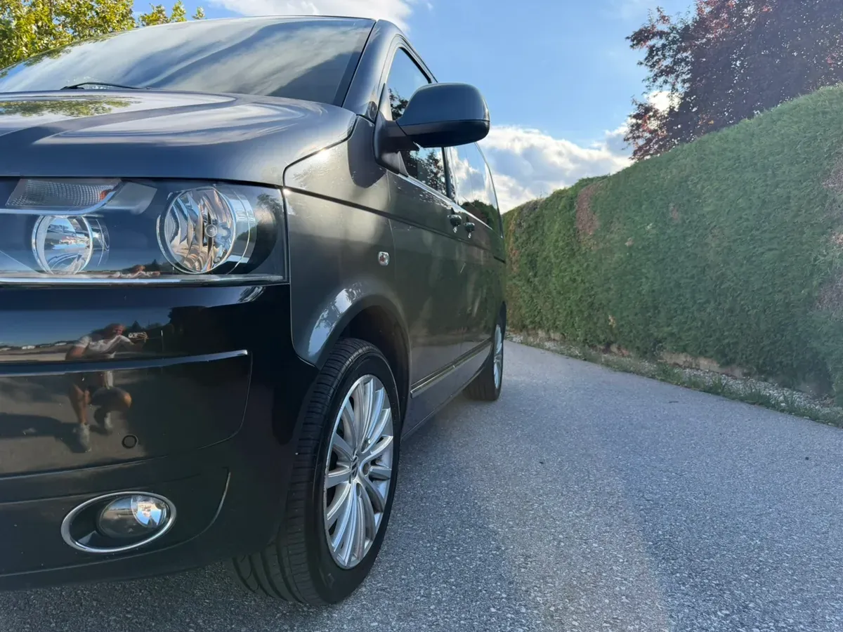 Volkswagen Multivan 2009 photo 2