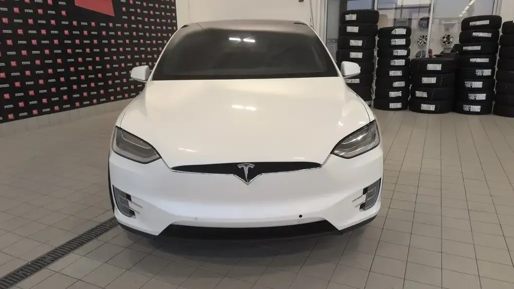 Tesla Model X 2017 photo 2