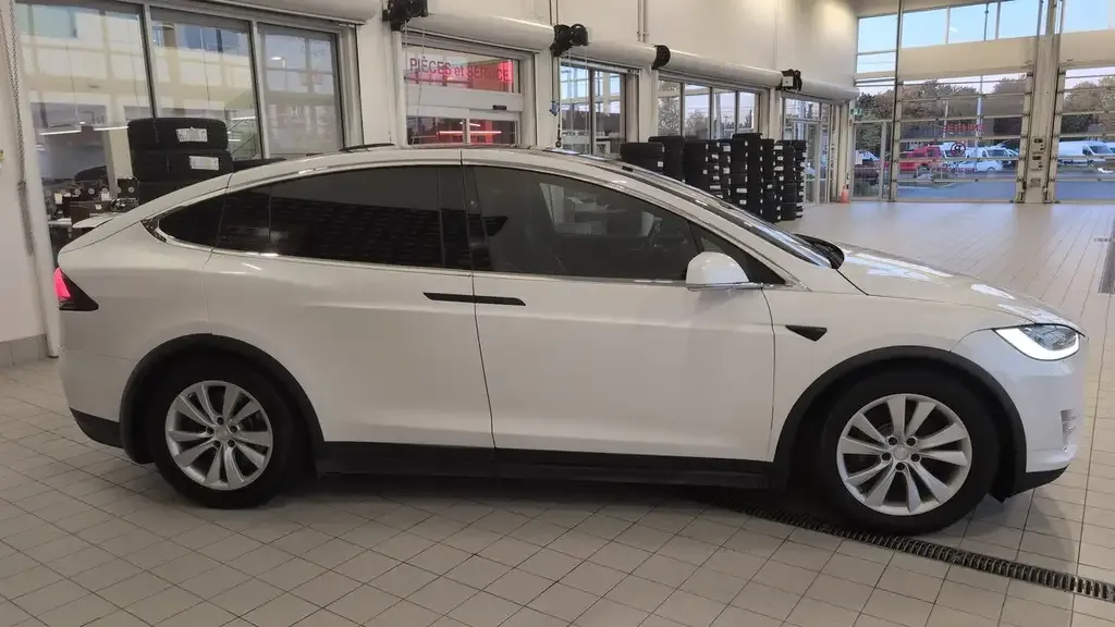 Tesla Model X 2017 photo 4