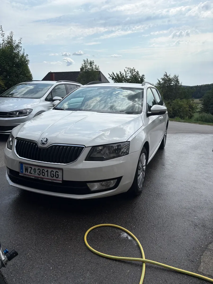 Skoda Octavia 2013 photo 2