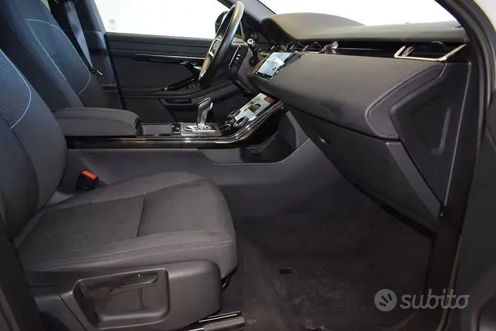 Land Rover Evoque 2021 photo 3