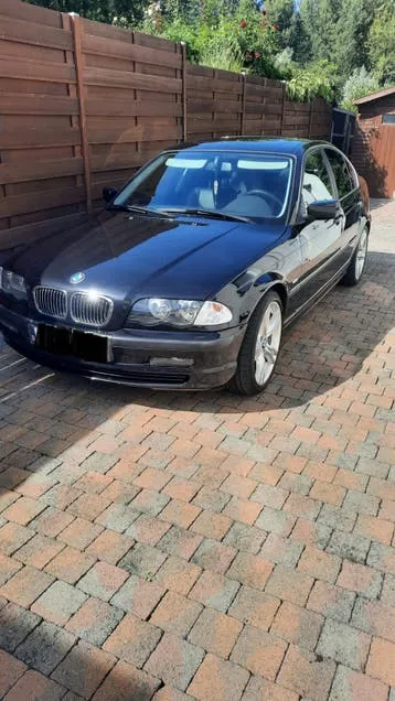 BMW 323I