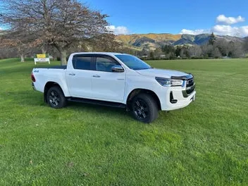Toyota Hilux 2023 photo 2