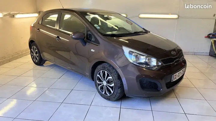 Kia Rio 2012 photo 2