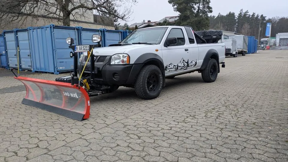 Nissan Np300