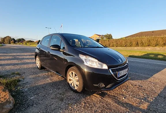 Peugeot 208 2015 photo 5
