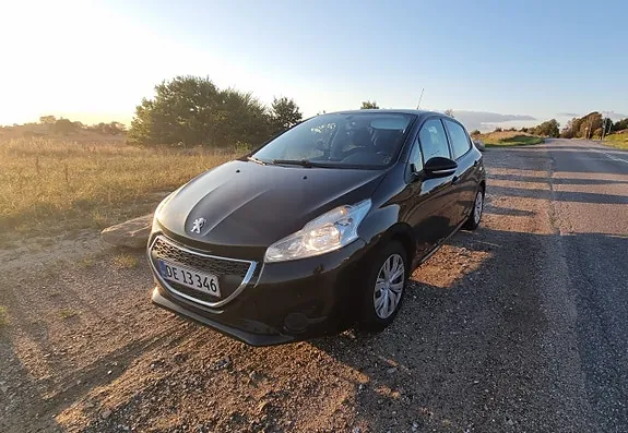 Peugeot 208 2015 photo 4