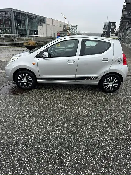 Suzuki Alto 2011 photo 2
