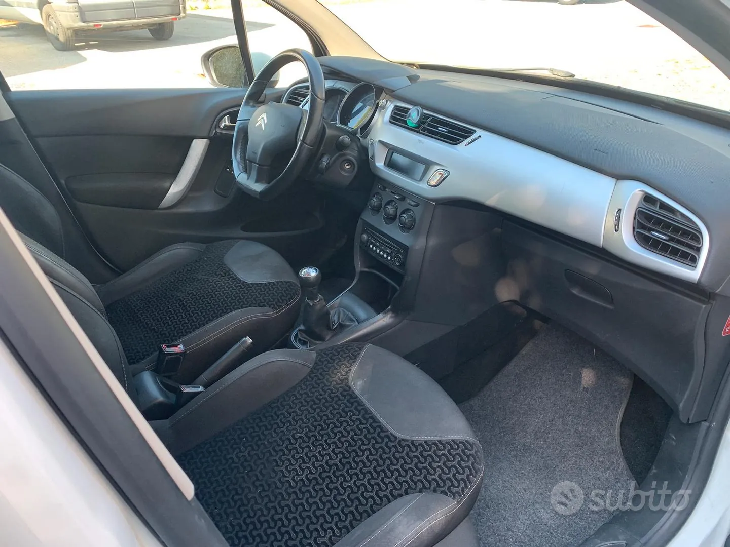 Citroen C3 2011 photo 4