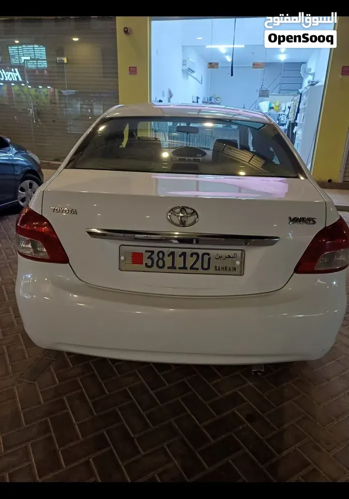 Toyota Yaris 2011 photo 2