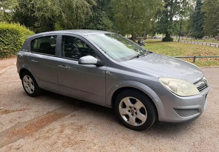 Vauxhall Astra 2007 photo 2
