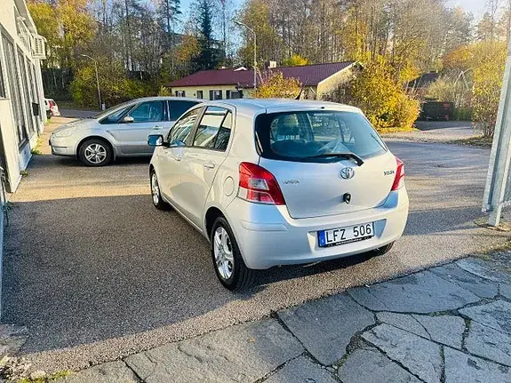 Toyota Yaris 2011 photo 4
