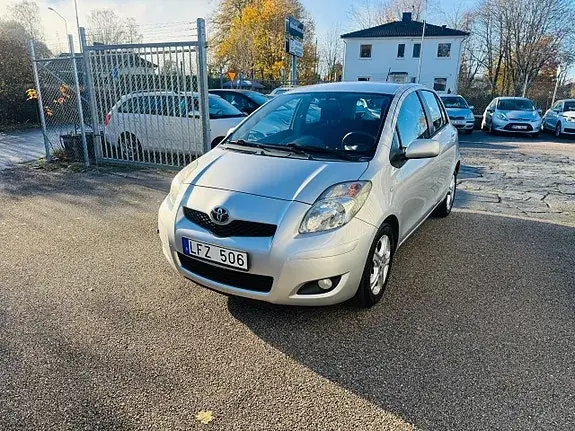 Toyota Yaris 2011 photo 2