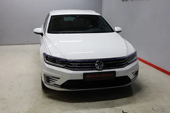 Volkswagen Passat 2018 photo 2