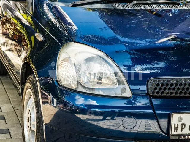 Toyota Vitz 2001 photo 4