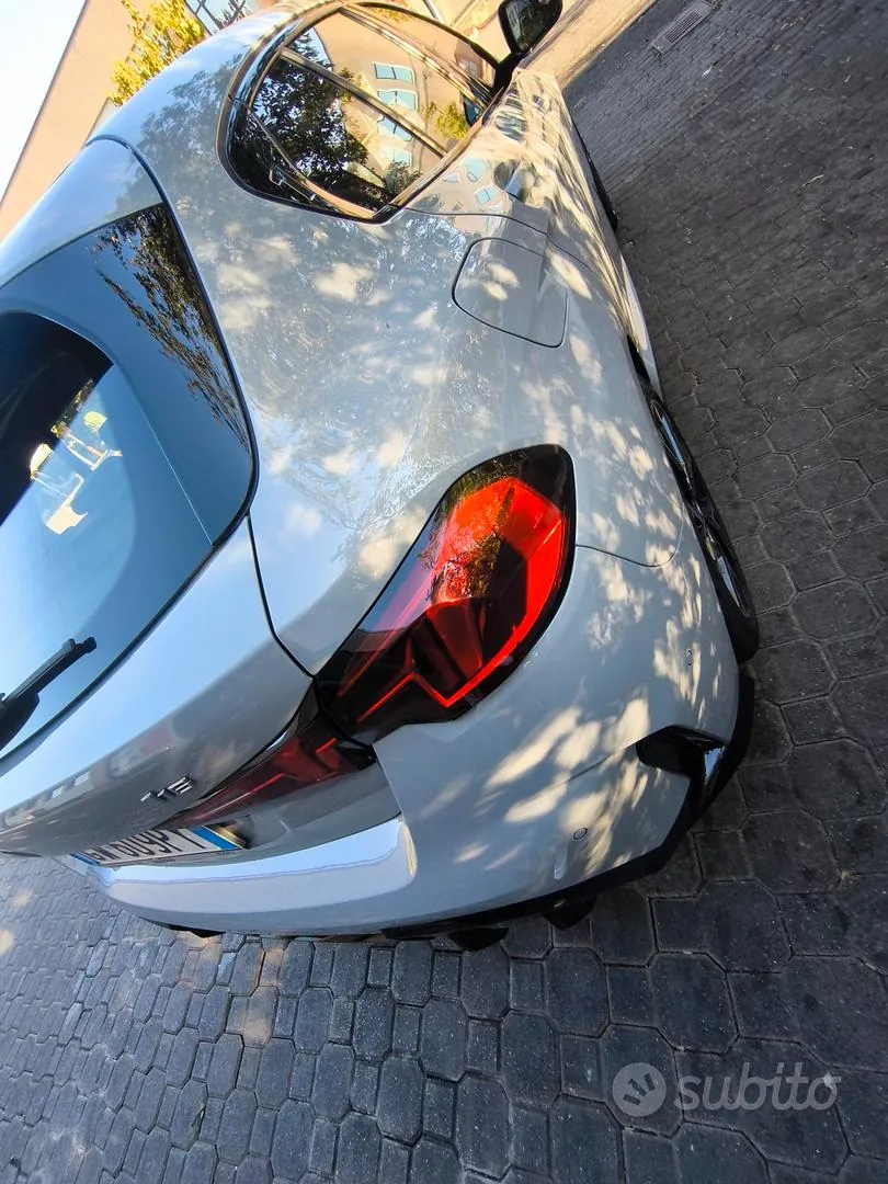 BMW 1 Series 2025 photo 2