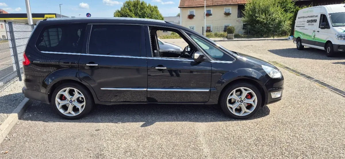 Ford Galaxy 2011 photo 2