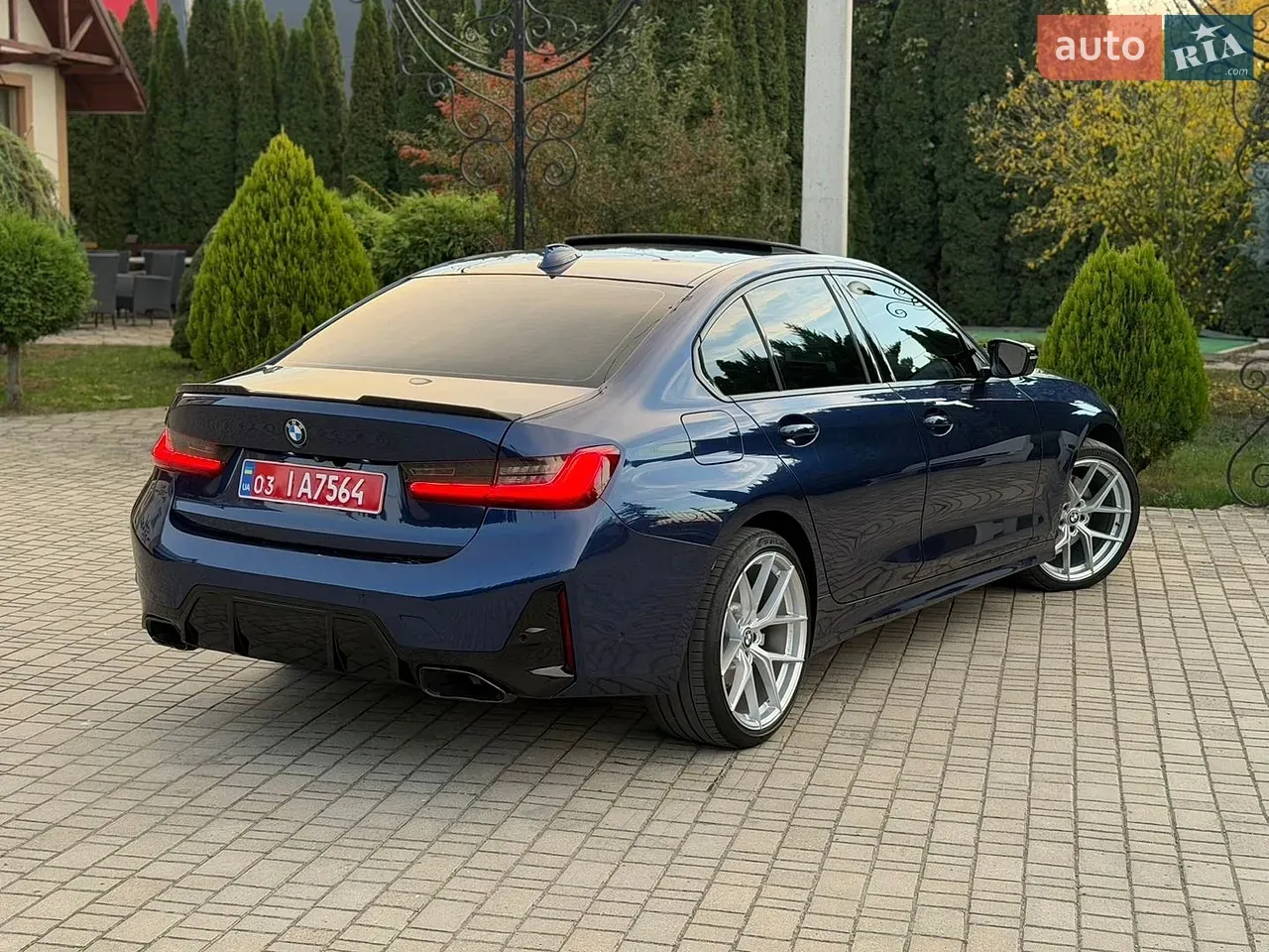 BMW 3 Series 2019 photo 3