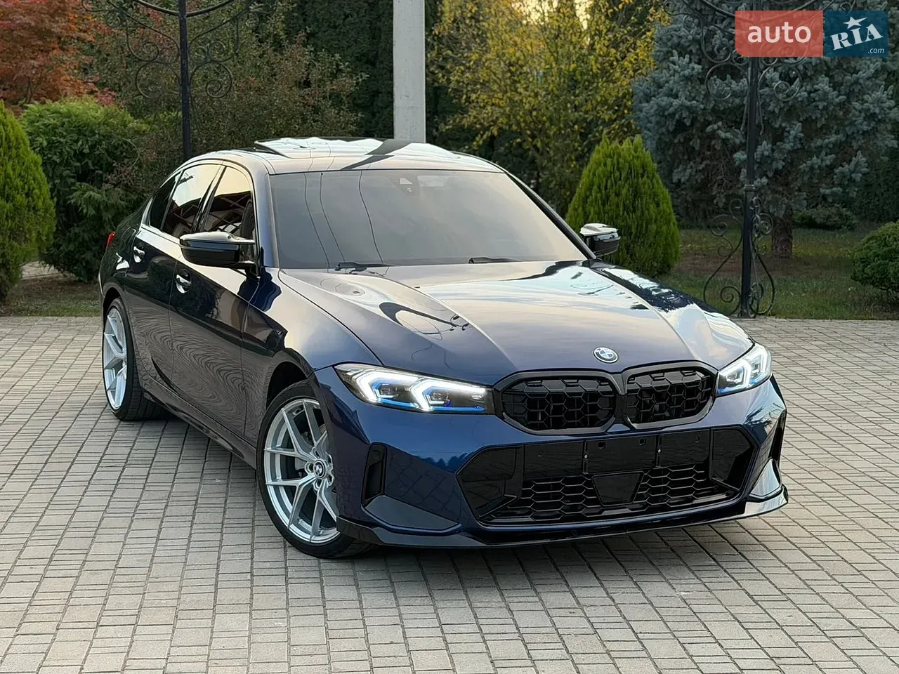 BMW 3 Series 2019 photo 2