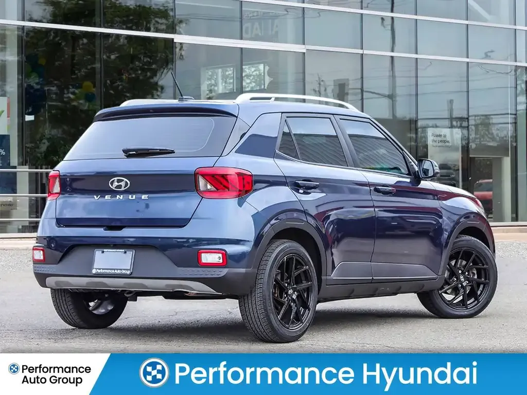Hyundai Venue 2023 photo 2