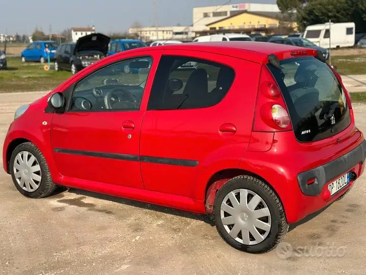 Peugeot 107 2008 photo 5