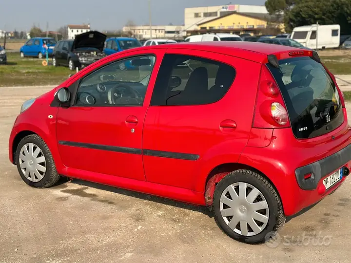 Peugeot 107 2008 photo 4