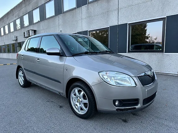 Skoda Fabia 2007 photo 2