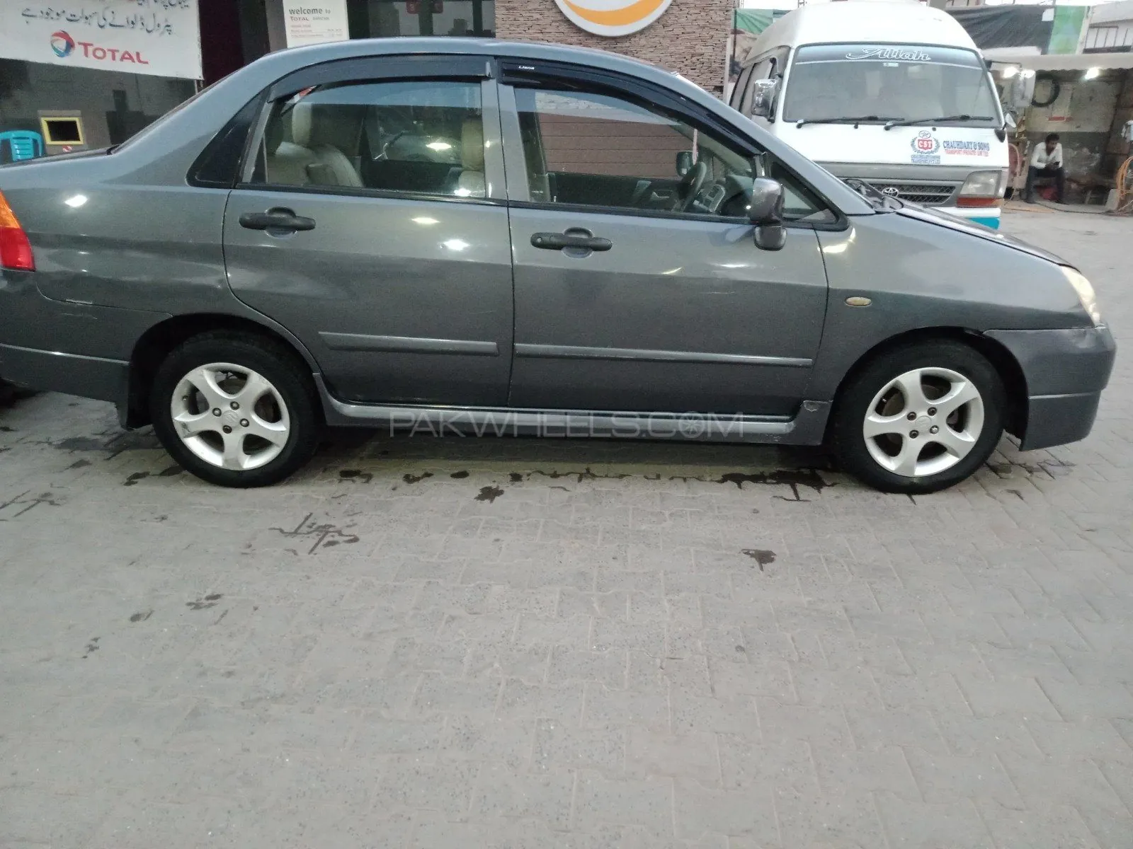 Suzuki Liana