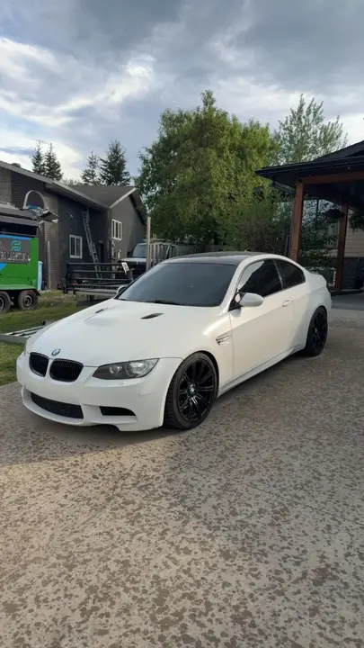 BMW M3 2011 photo 2
