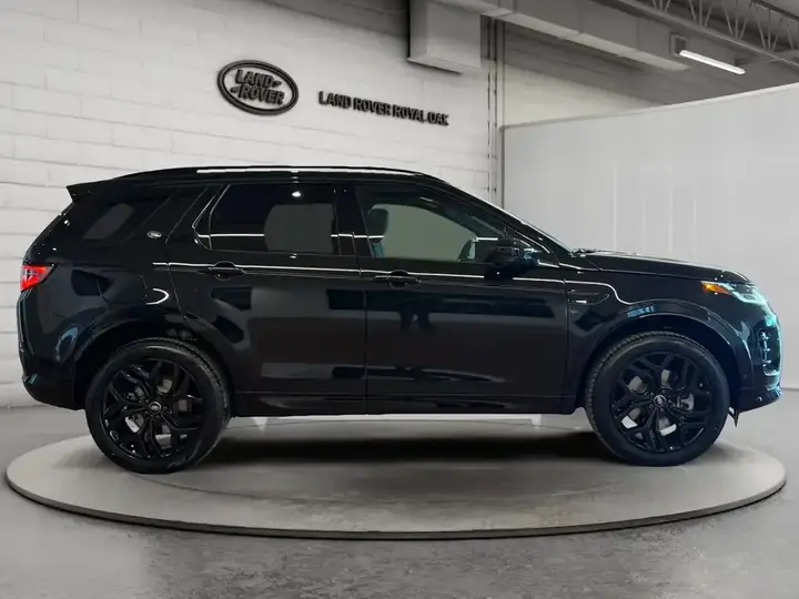 Land Rover Discovery Sport 2026 photo 4